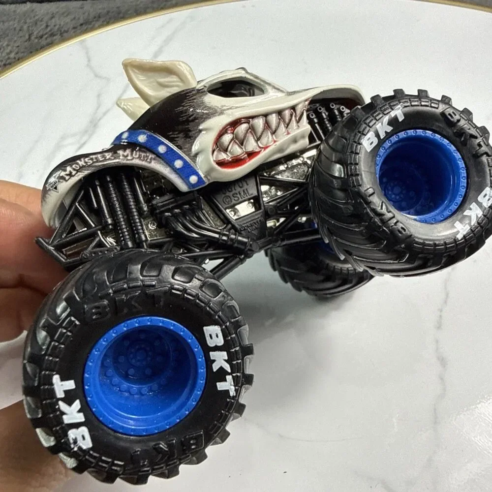 Hot Wheels Monster Jam Monster Mutt Dalmatian Truck 1/64 Diecast White EUC